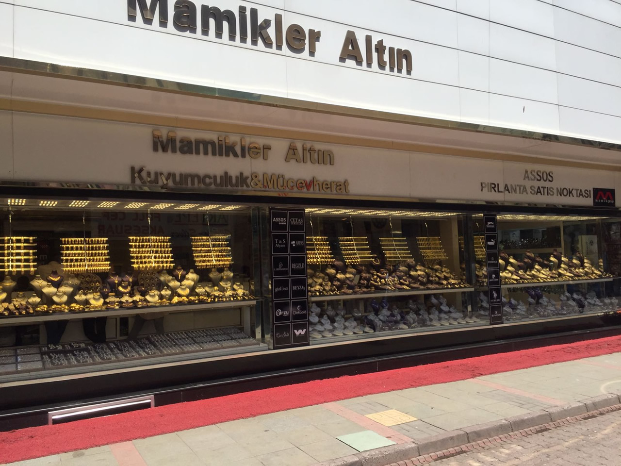 mamikler-altin.jpg